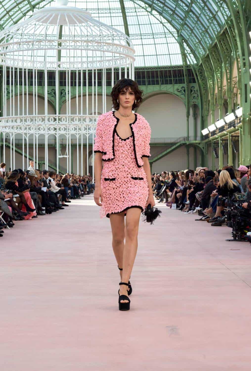 25A★エレガントな装いで【CHANEL】DRESS Cotton & Mixed Fibres Dress - Embroidered mixed fibers & cotton, black & gold